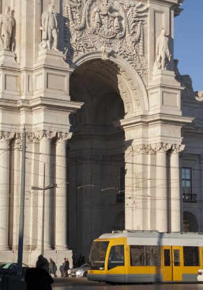 arco plaza del comercio lisboa