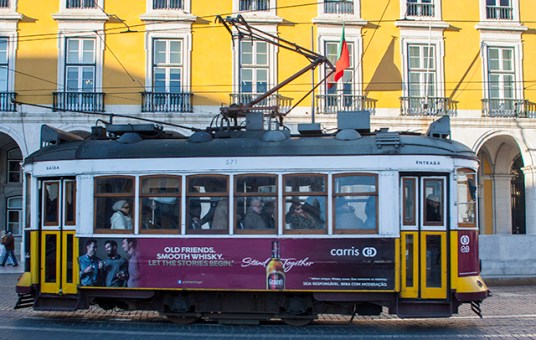 tranvia en Lisboa plaza del comercio