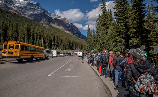 Moraine lake bus