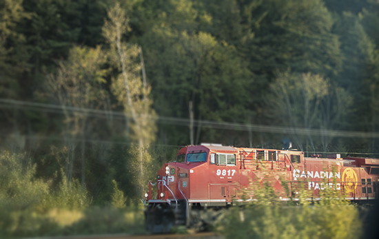 tren canadian pacific en movimiento