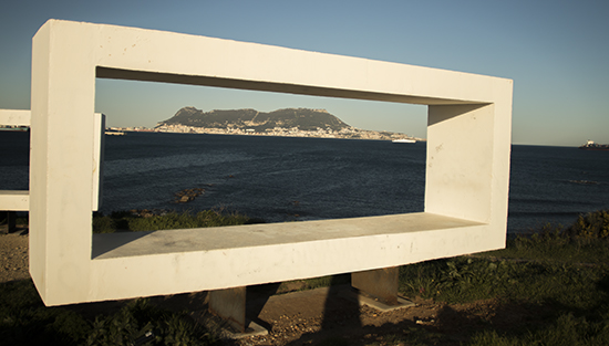 Estrecho de Gibraltar vistas desde la Punta de San García Arte urbano