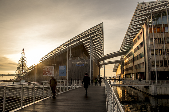 paseo marítimo de Akershus bridge y Museo Nacional de Arte Oslo
