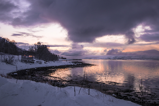 paisaje nevado Tromso luz y reflejos