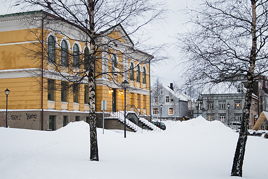 calle de Tromso con mogollón de nieve