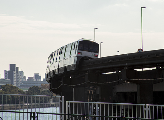 tren monorail sin conductor a la isla de Odaiba