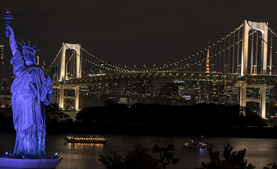 puente de Odaiba foto nocturna