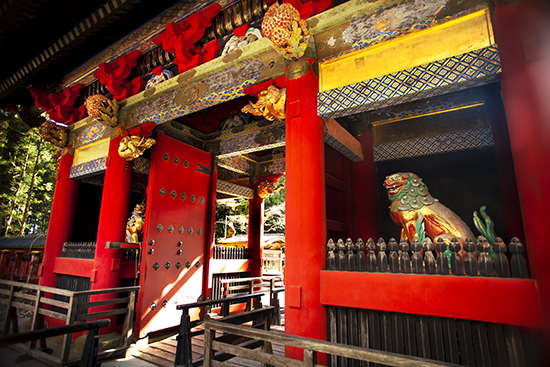 Detalle puerta roja de Niomon