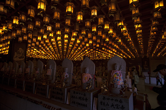 cueva sala Daisho in temple Miyajima Japon