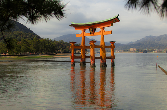 vistas panorámicas torii Miyajima Japon