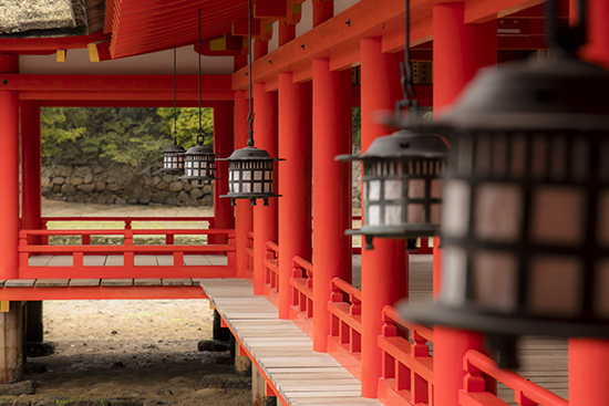 pasillos santuario flotante Miyajima marea baja Japon