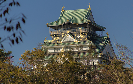 castillo de osaka en otoño