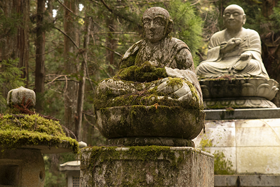cementerios en Japon koyasan