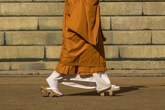 detalle sandalias monje japon koyasan