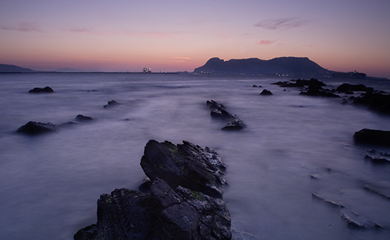 Gibraltar al amanecer