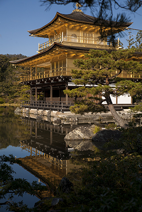 estanque templo dorado