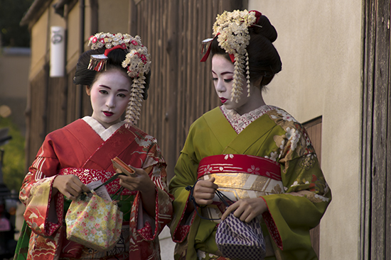 dos maikos, aprendices de geishas, en Kioto 