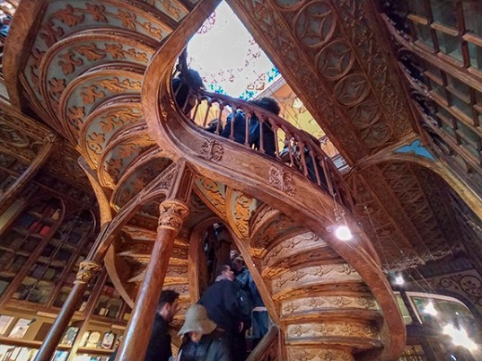 escalera libreria Lello oporto