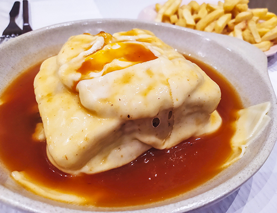 que comer en oporto francesinha
