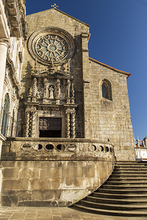 fachada iglesia san francisco oporto