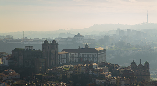 Vistas de la Catedral de Se desde mirador de la Torre de los Clérigos. Oporto.