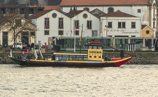 barco tipico de oporto rabelo