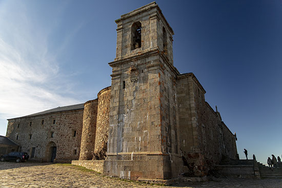 Iglesia de la peña de Francia