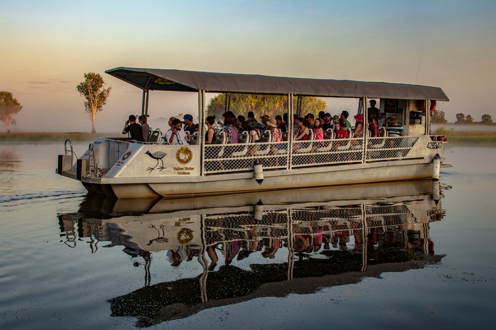 Embarcación crucero fluvial en Yellow river, Kakadu National Park 